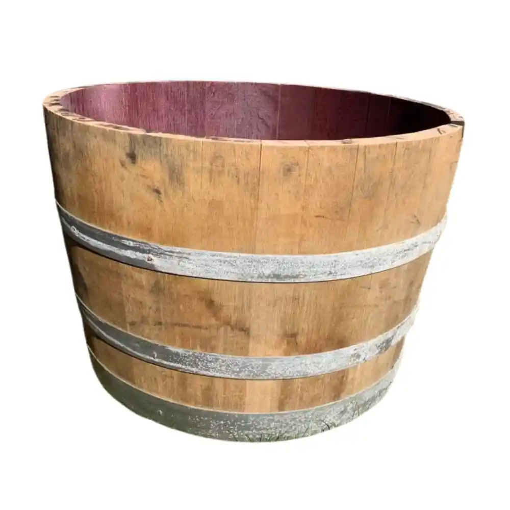 Barili di legno, botti da vino e secchi di legno usati