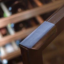 Pevino Majestic 46 bottles - 1 zone - Black Glassfront